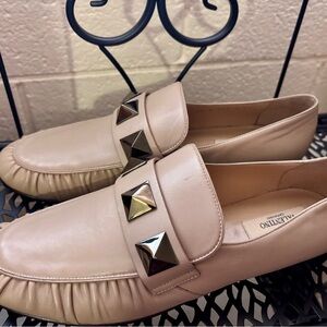 Valentino Garavani Macro Stud Leather Loafers - Rockstud